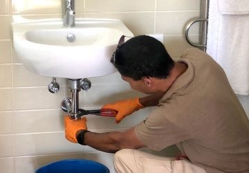 maintenance-fixing-wc